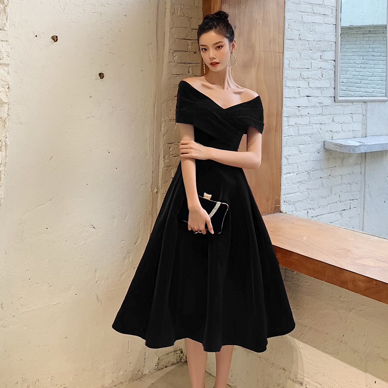 Long evening dress, fitted, open shoulders, slim fit Long evening dress, fitted, open shoulders, slim fit