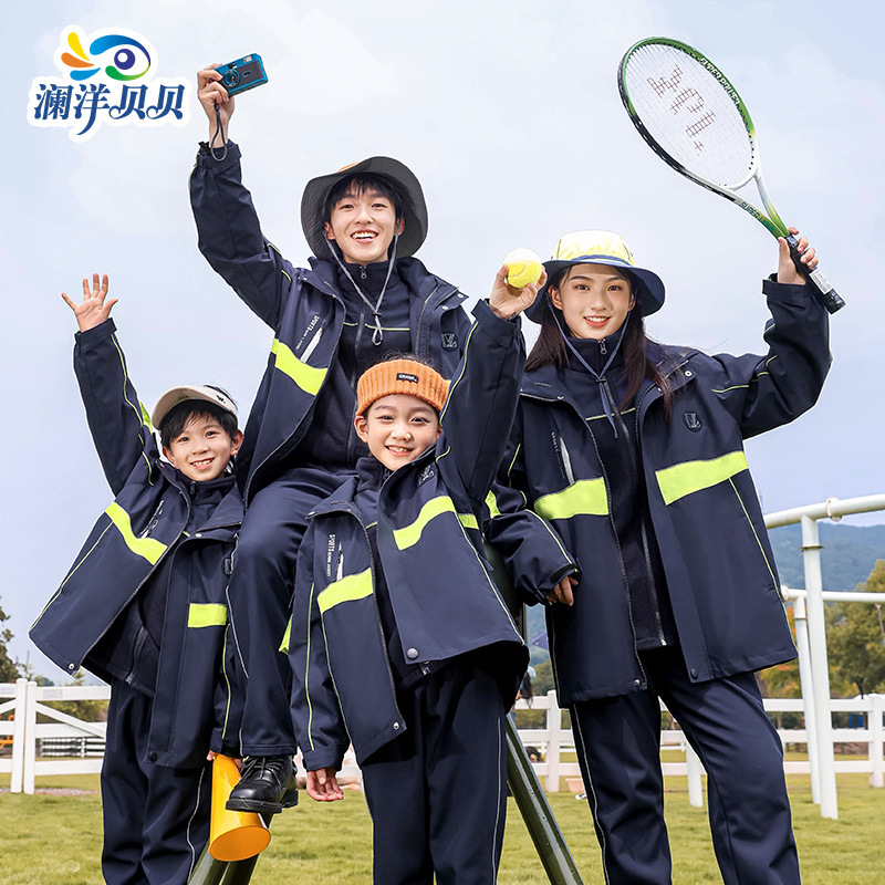 亲子装冲锋衣母子母女一家三口秋冬加绒保暖户外运动休闲三件套春