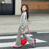 女童圆领卫衣微喇裤套装2025秋装款贴标蕾丝花边屁帘喇叭裤两件套，童装休闲套装，祺儿童装