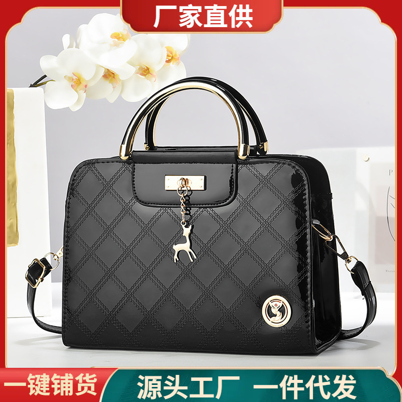 包包2025新款潮时尚外贸定型包包女洋气斜挎包亮皮菱格压花手提包