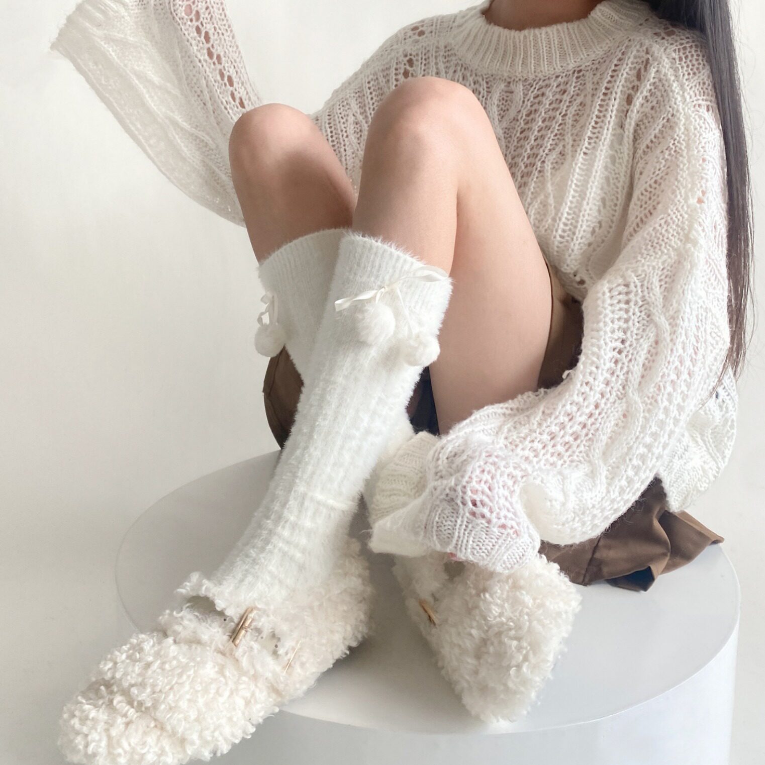 毛绒袜子女日系秋冬加绒小腿袜黑白水貂绒毛球中筒袜甜美可爱保暖