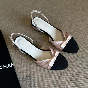 龙心同款小香风粗跟精致包头一字带凉鞋女夏天绝美平跟后空鞋