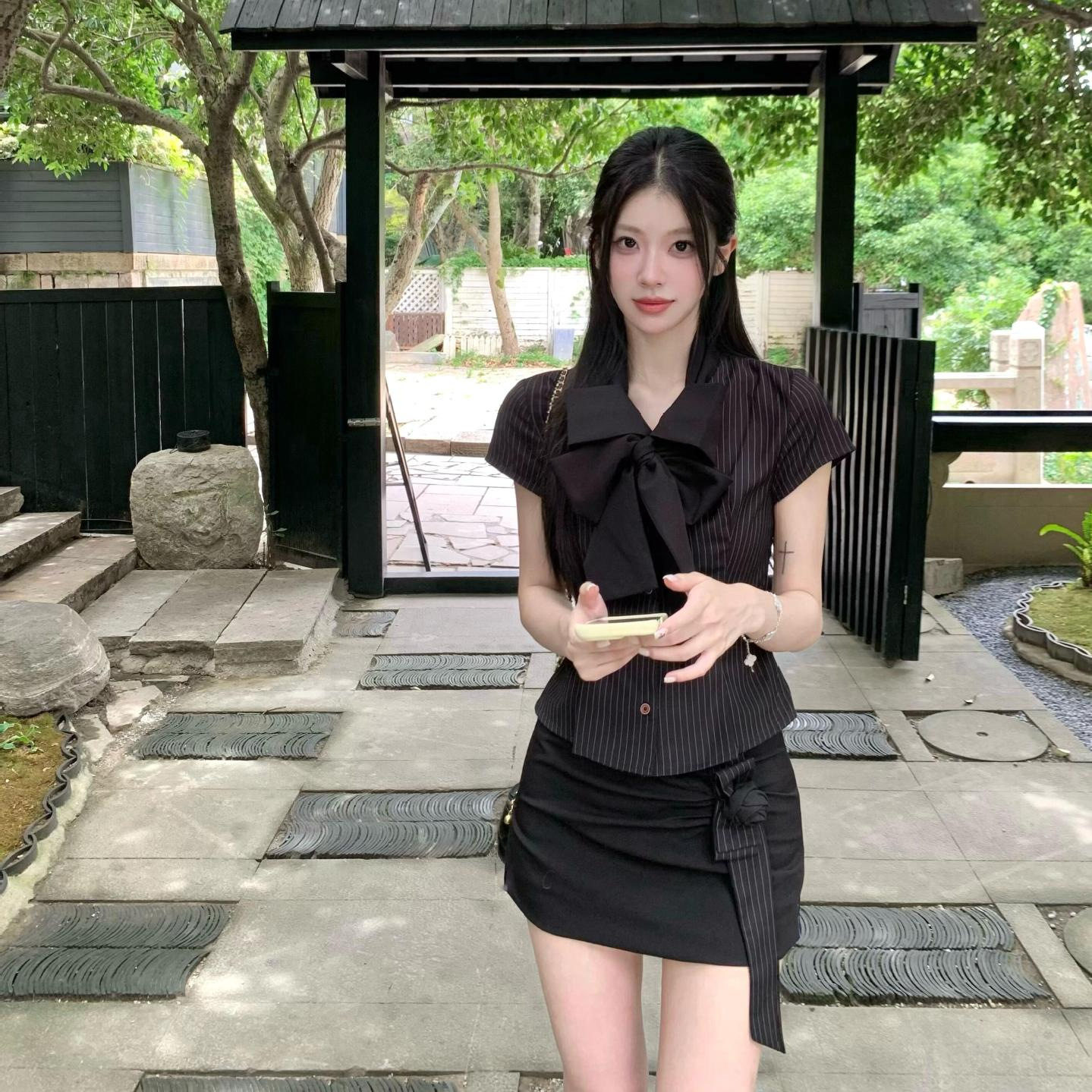 美式辣妹褶皱竖条纹蝴蝶结系带短袖衬衫女夏季收腰修身显瘦上衣