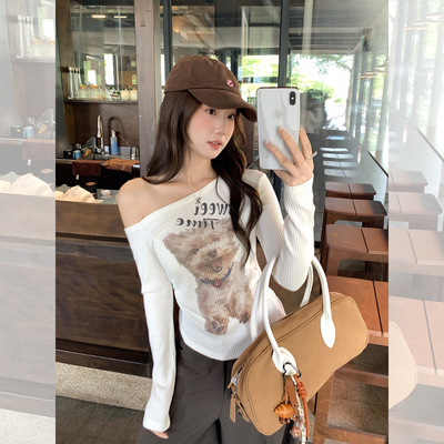 【念妮裳】春季女装辣妹斜领露肩小狗印花修身显瘦针织长袖打底衫
