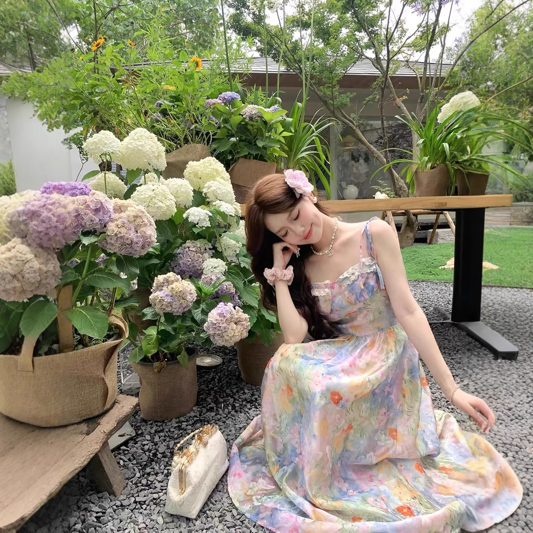 多巴胺碎花吊带连衣裙仙女夏绝美掐腰小裙穿搭云南海边度假长裙子