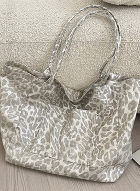 出口外贸银白色休闲豹纹肩包女2025秋冬新款通勤时尚大容量帆布袋