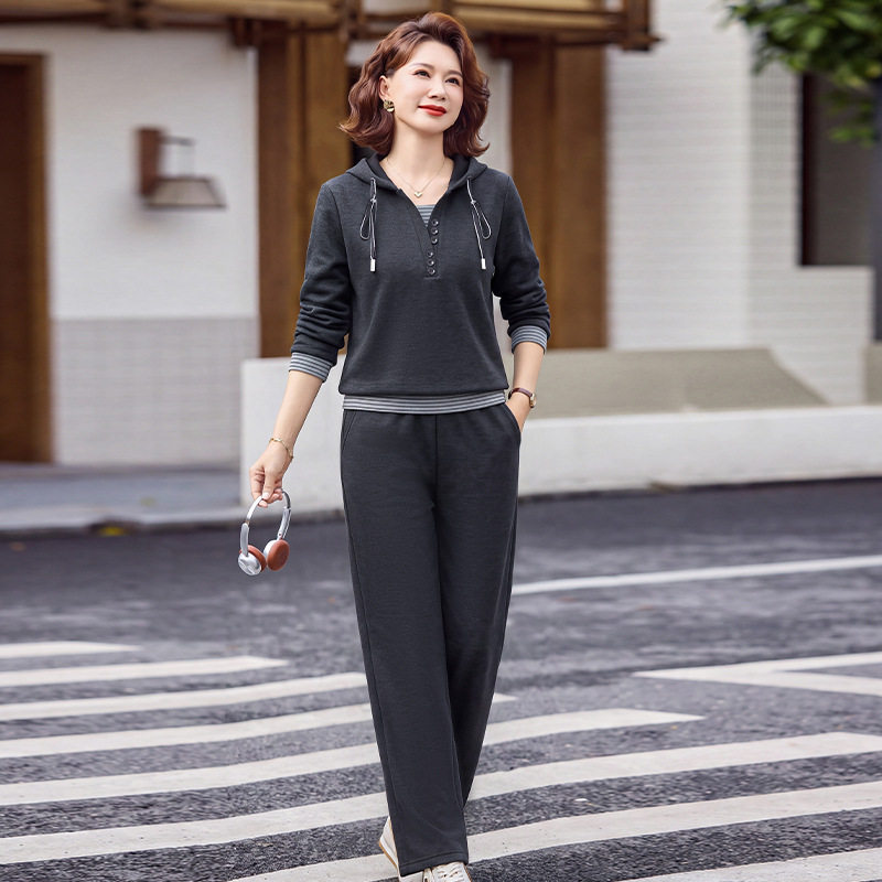妈妈秋装连帽卫衣套装2026新款中老年人女装春秋休闲运动服两件套