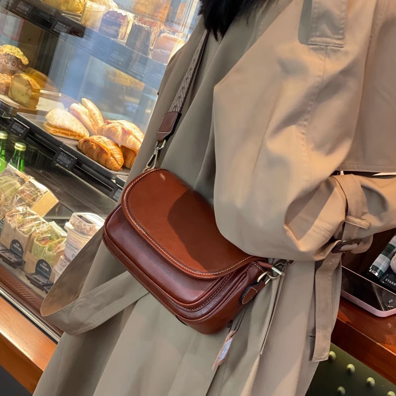 头层牛皮复古斜挎女包2025秋季新款时尚百搭肩真皮女包便携小方包