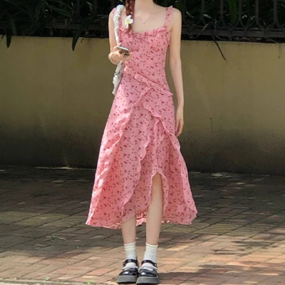 法式不规则设计碎花吊带连衣裙女海边度假风收腰显瘦开叉A字长裙