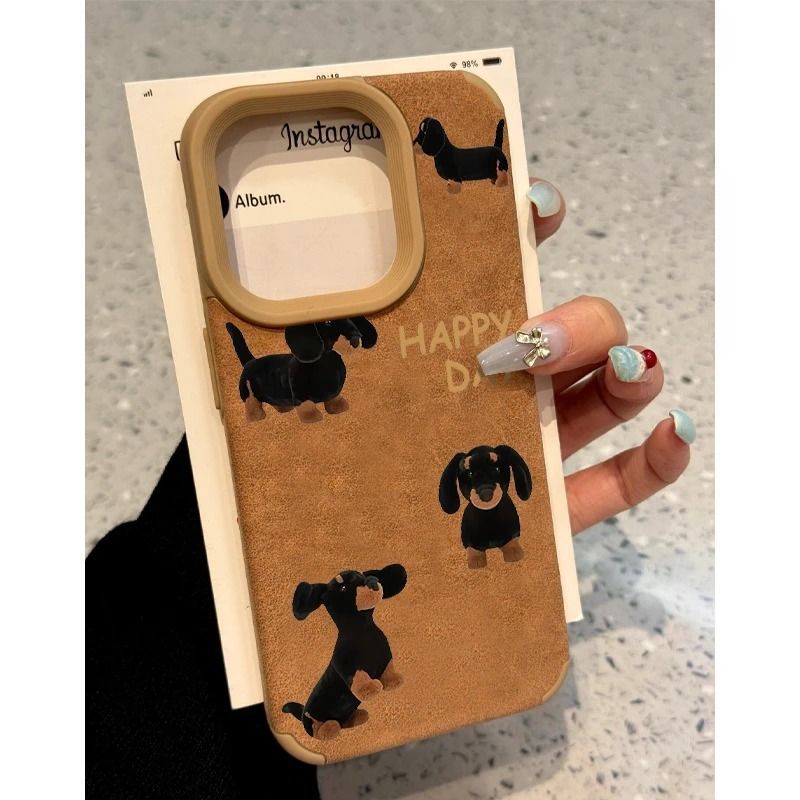 美拉德黑皮腊肠狗适用17苹果16PROMAX手机壳iPhone15翻毛皮14软壳13