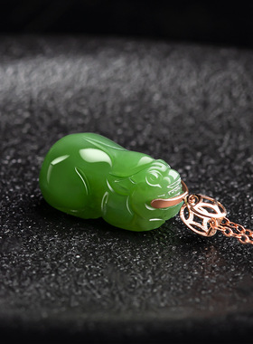 天然和田玉碧玉小貔貅玉石18K玫瑰金镶嵌吊坠皮丘挂件项链女款