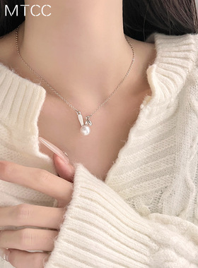 小兔子珍珠项链女新款潮毛衣链级设计感小众配饰锁骨链D993