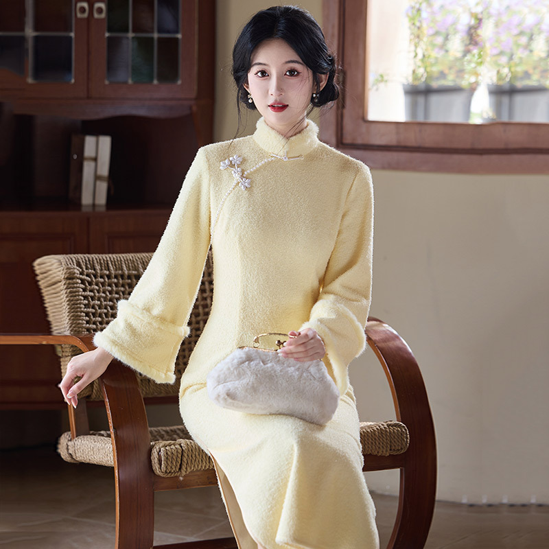 黄色加绒加厚冬装国风新中式长款长袖改良旗袍年轻款女复古秋冬季
