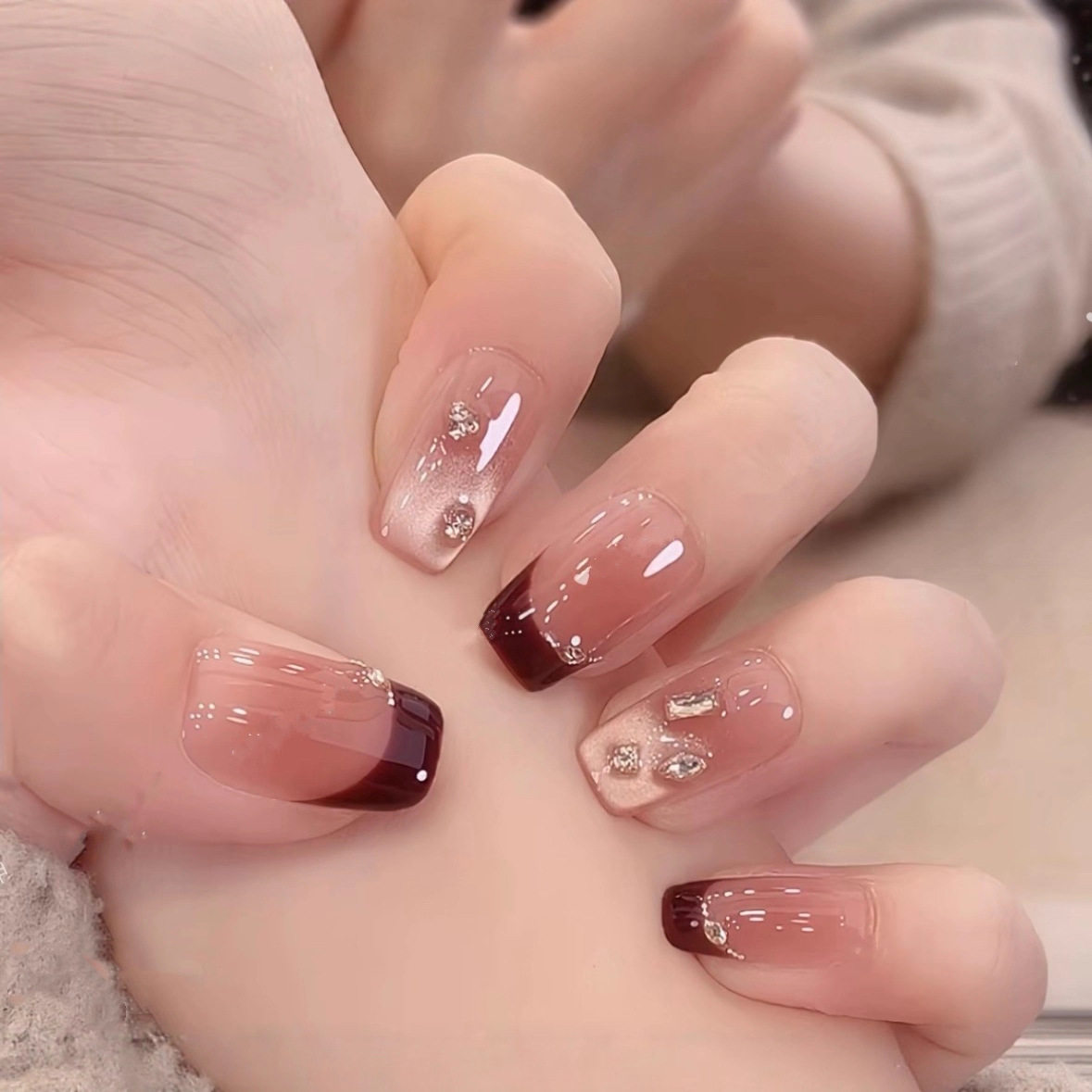CHUCHU纯手工穿戴甲级经典红色法式显白手作美甲【栗子蛋糕】