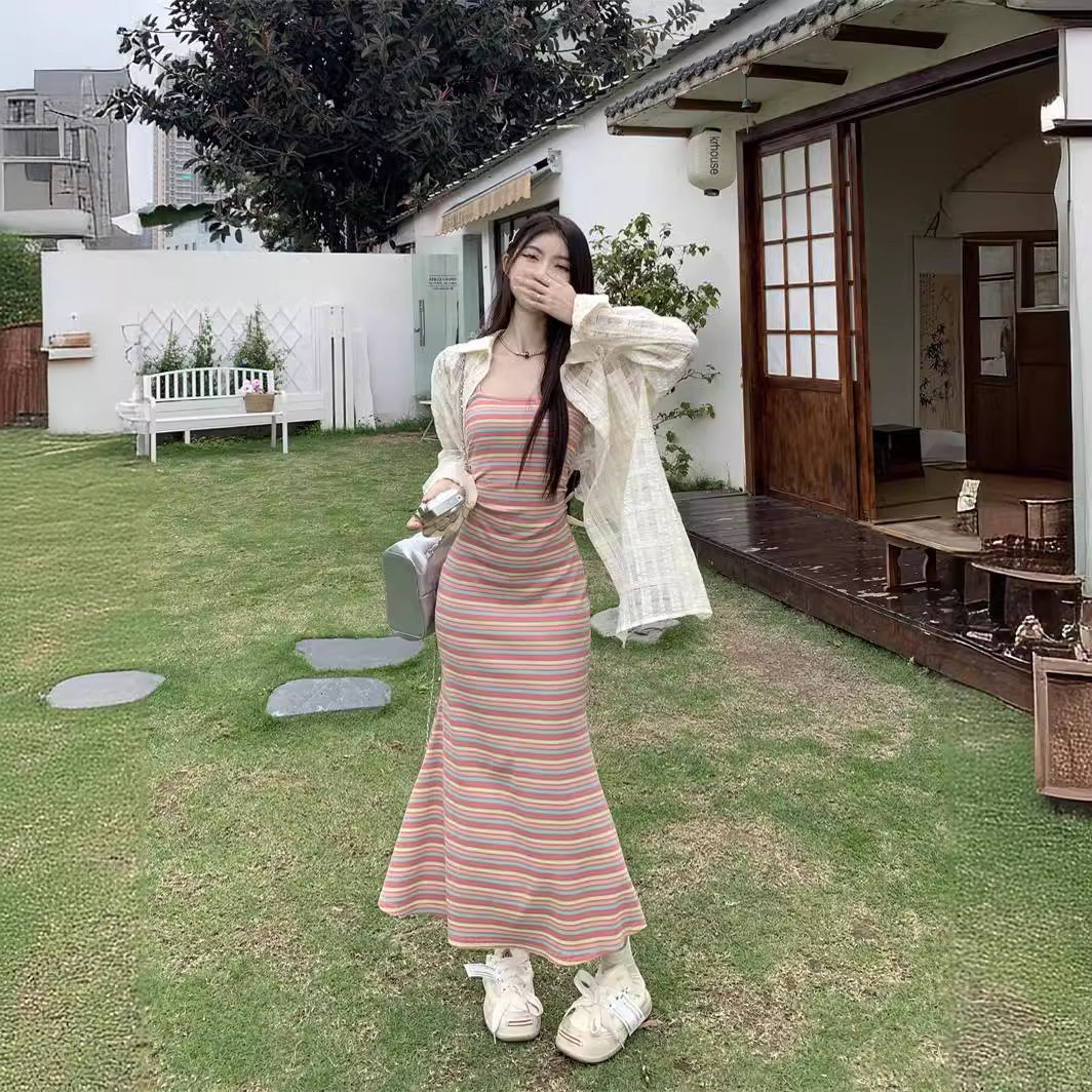 纯欲风彩虹条纹吊带连衣裙女夏季2025新款辣妹收腰气质包臀长裙女