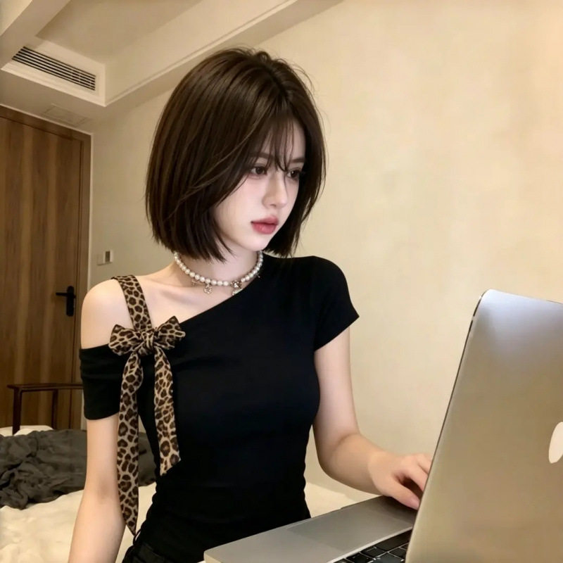 2026超好看美式辣妹豹纹蝴蝶结斜肩短袖T恤女夏修身显瘦露肩上衣