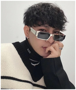 韩版2021新网红复古士长脸墨镜潮辣妹金属方形时髦街拍太阳镜女