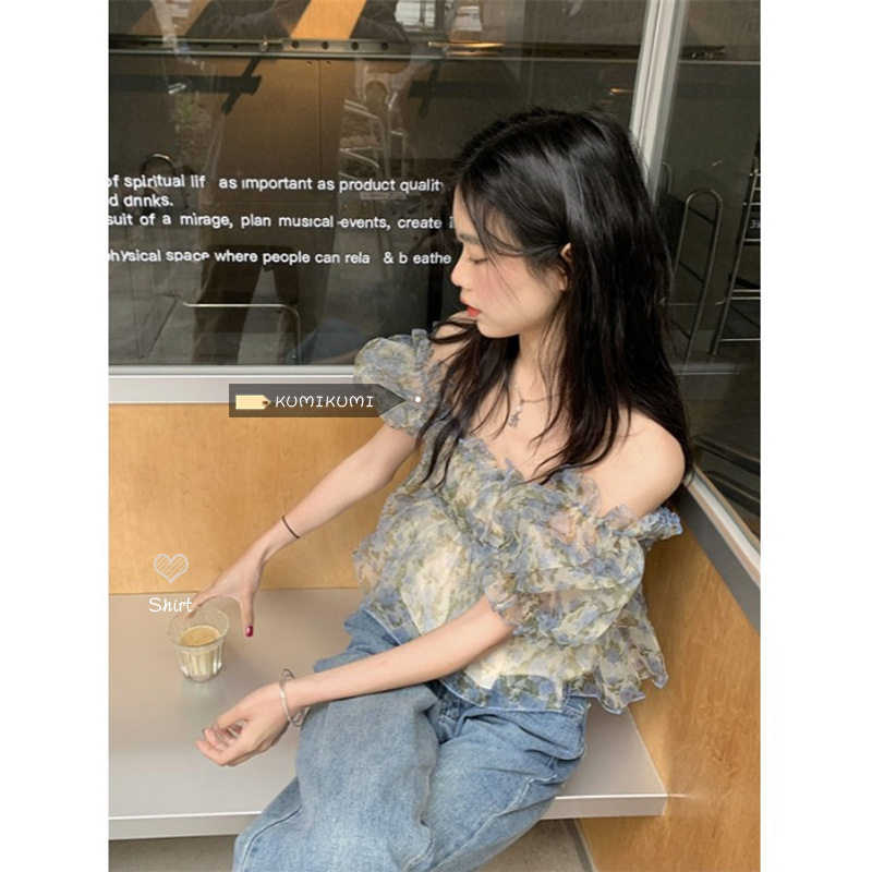 法式小众露肩甜美泡泡袖短款衬衫女夏季碎花设计感一字肩上衣女装