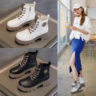 时尚真皮马丁靴女秋冬新款大码女靴冷天加绒保暖短靴防寒脚宽鞋子