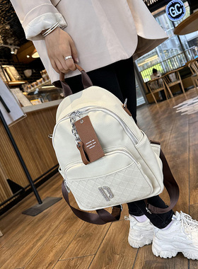 超火双肩包女2025新款潮流牛皮大容量旅行背包学生压纹书包