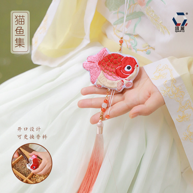 香囊刺绣金鱼挂脖香包挂件招财猫月兔香袋汉服配饰图片