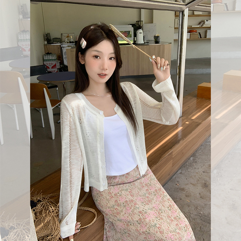 白色圆领开衫镂空设计感针织短袖T恤女2025夏季新款纽扣宽松上衣