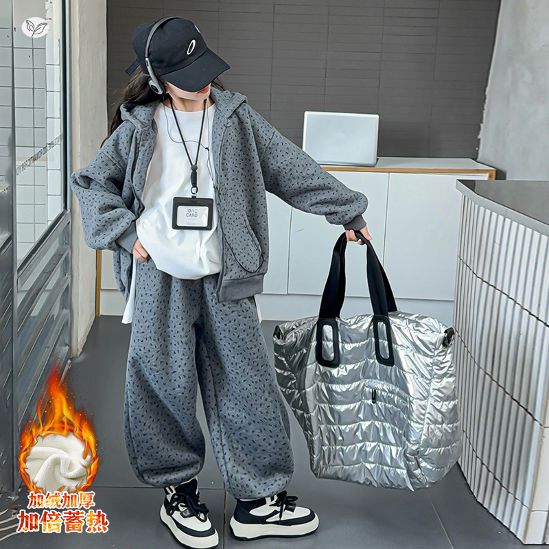 女童2025年冬季新款时尚斑点连帽套装女大童户外加绒加厚休闲装潮，童装休闲套装，祺儿童装