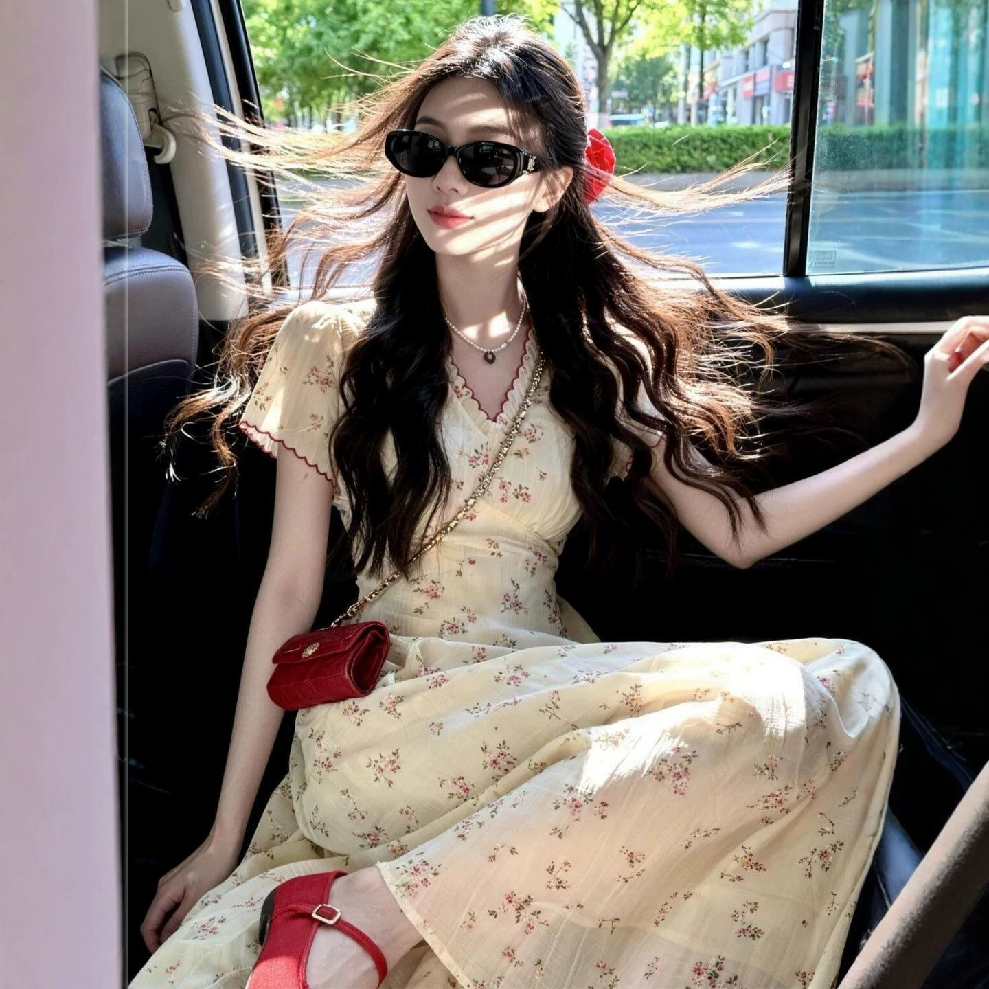 新款V领短袖杏色碎花连衣裙收腰显瘦绑带长裙子海边度假生日显白