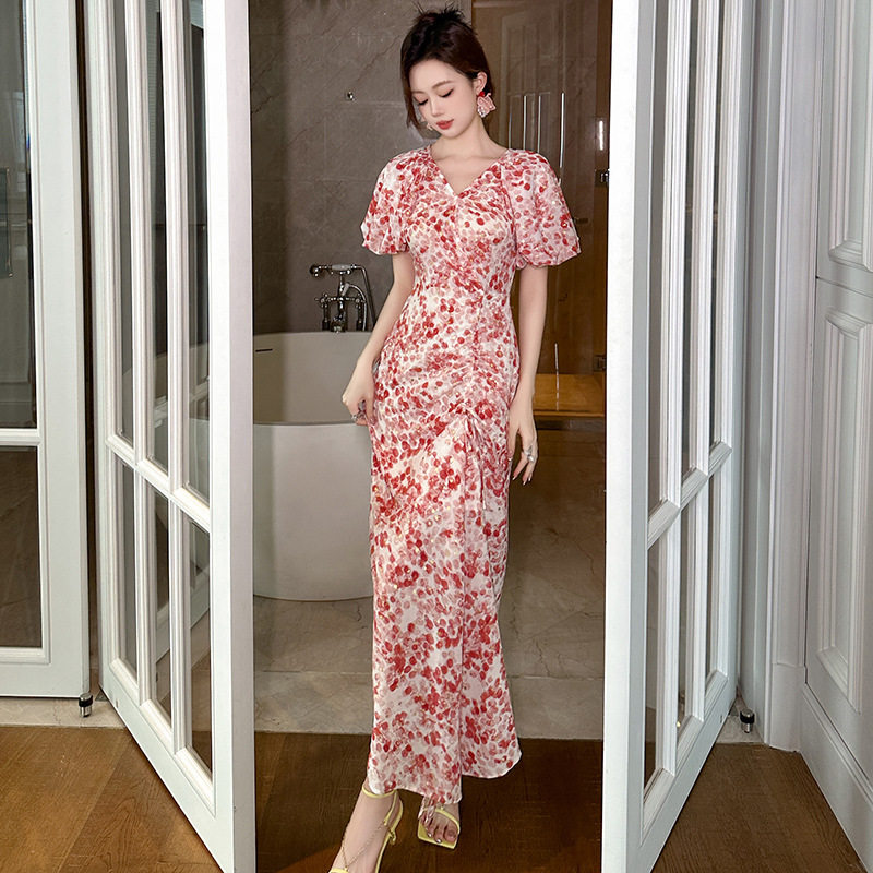 2025夏季新款女装法式V领泡泡袖收腰显瘦抽褶碎花连衣裙30921