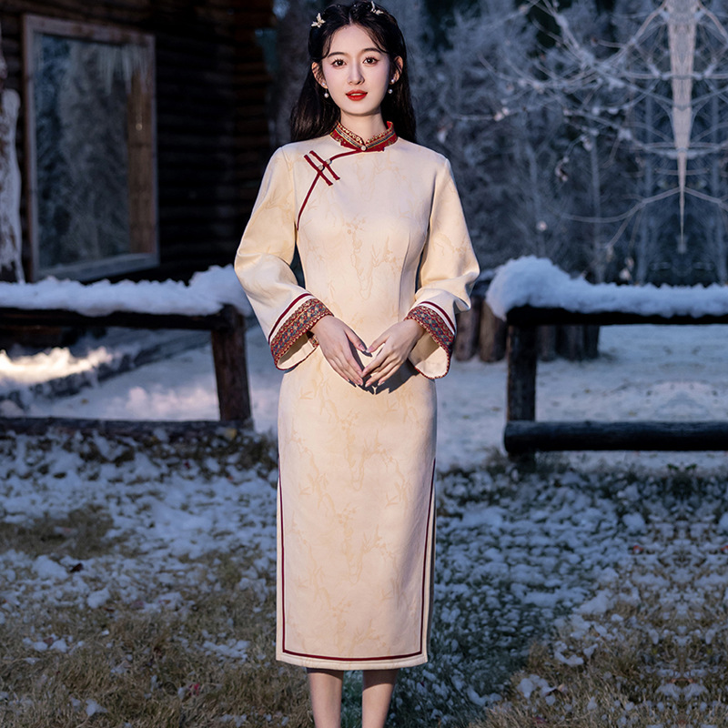 新式旗袍2025秋冬款中国风优雅气质长款麂皮绒显瘦日常修身连衣裙