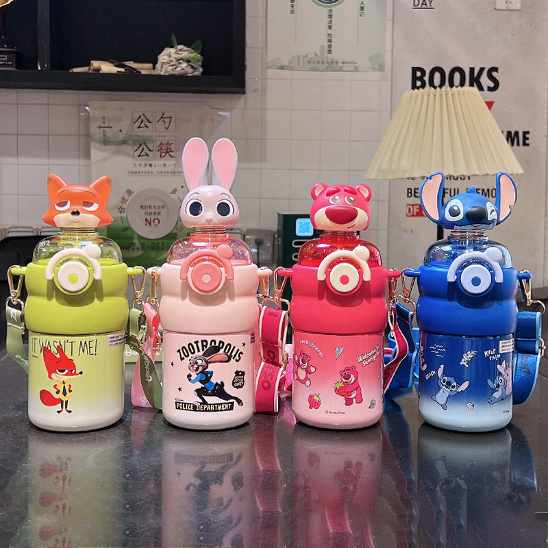 草莓熊儿童保温杯女孩公仔摇头吸管水杯小学生上学便携大容量水壶