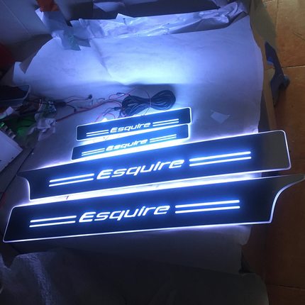 4片适用于丰田NOAH VOXY Esquire流光动态门槛条 带LED灯迎宾踏板