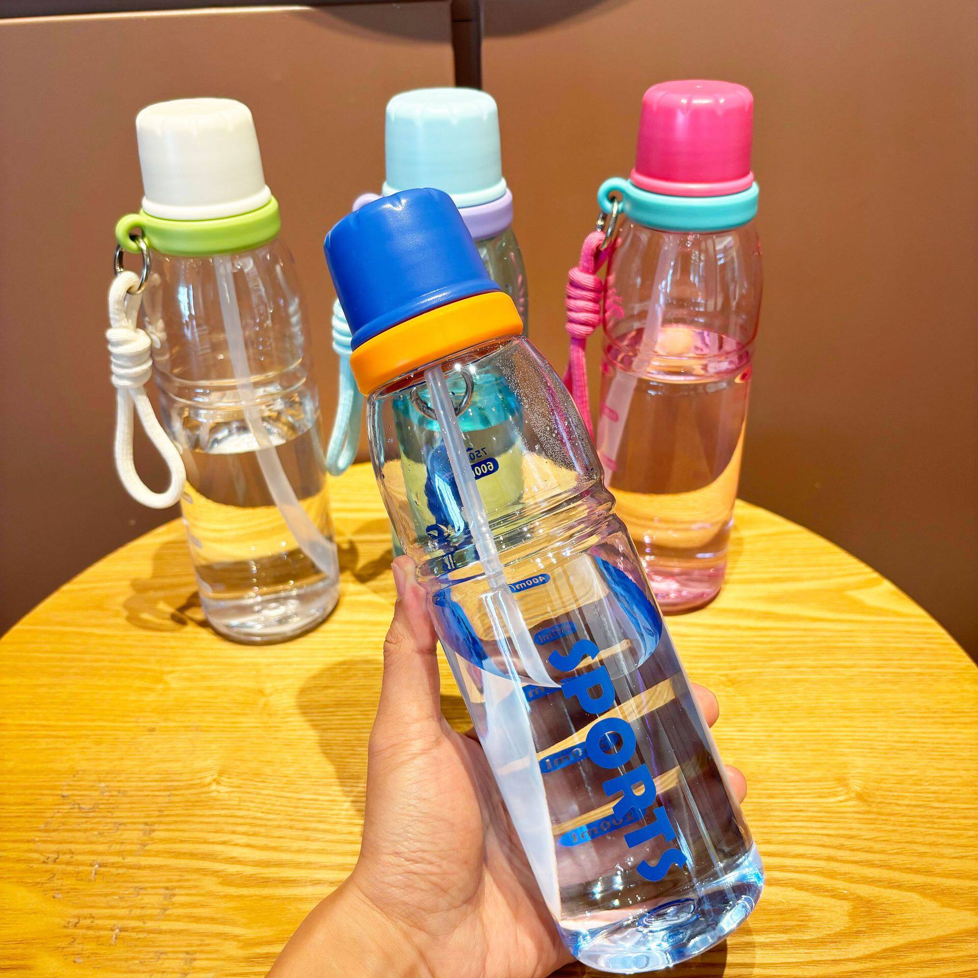 携吸管杯水成人750m带提绳