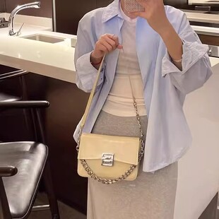 级质感小包包女2026新款 流行百搭斜挎包超火肩腋下小方包 夏季