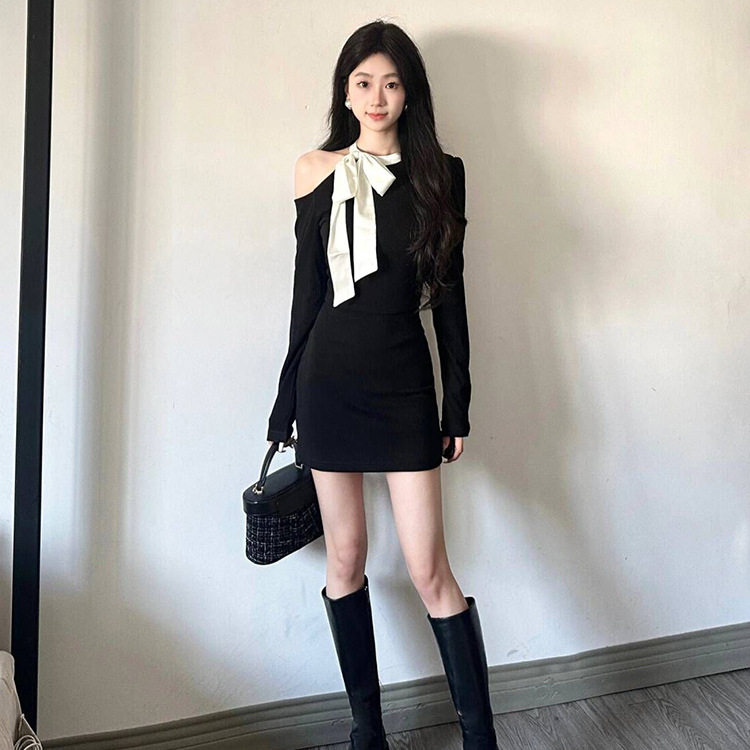 法式纯欲蝴蝶结黑色针织连衣裙子女修身气质露肩包臀a字短裙秋季