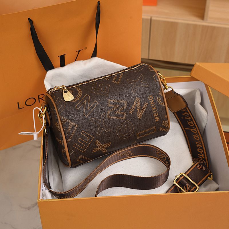 UR包包女士爆款软圆筒枕头包热卖包包2024新款时尚肩女包斜挎包