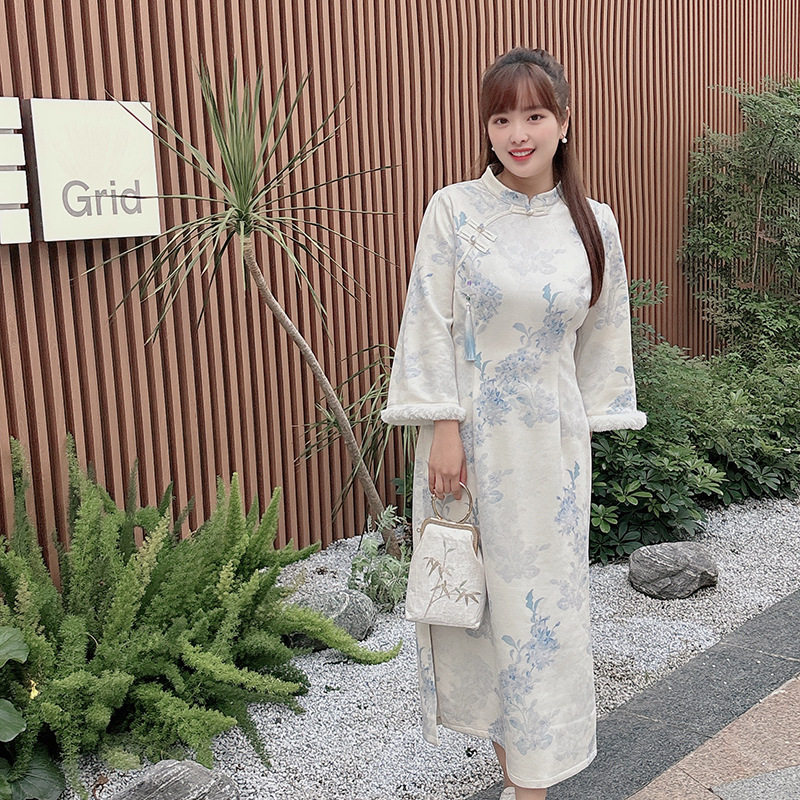 奶杏色毛领拼接改良旗袍中式国风