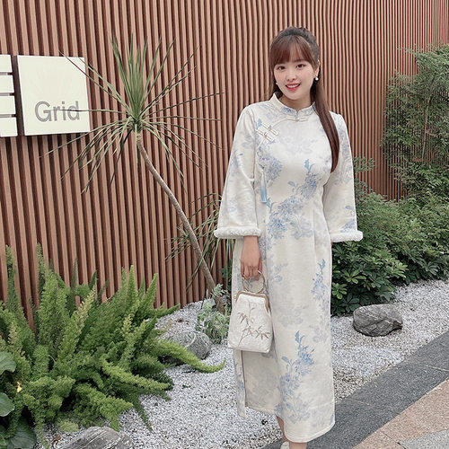 奶杏色毛领拼接改良旗袍中式国风