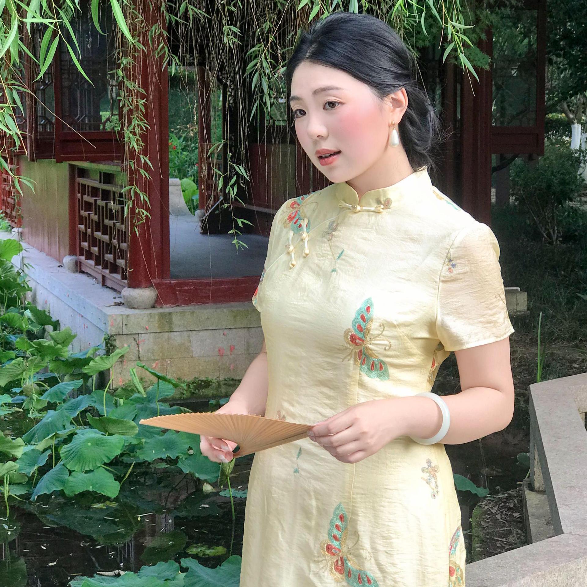 刺绣旗袍复古修身新中式国风旗袍