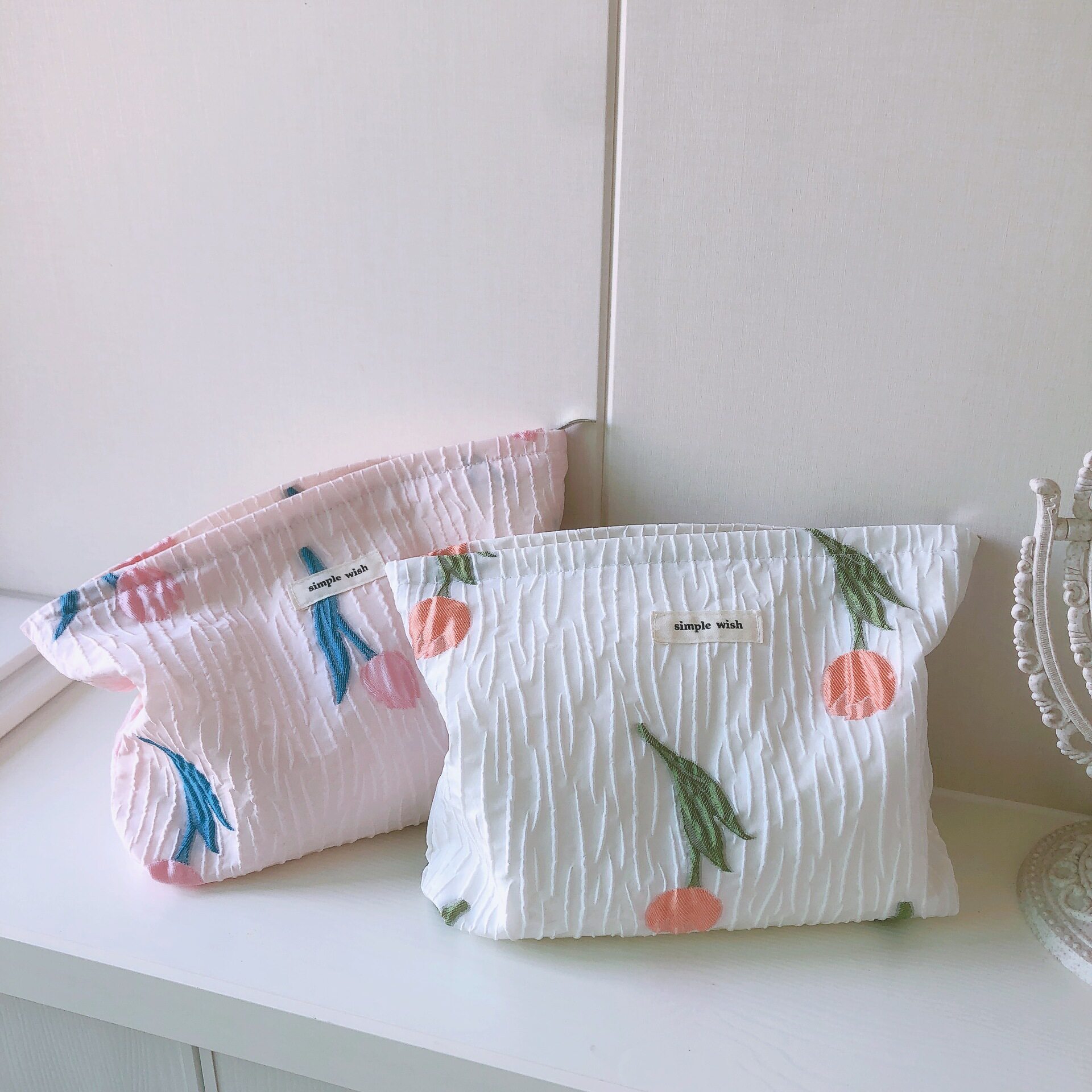 小众设计郁金香化妆包女精致布艺手拿包法式浪漫清新