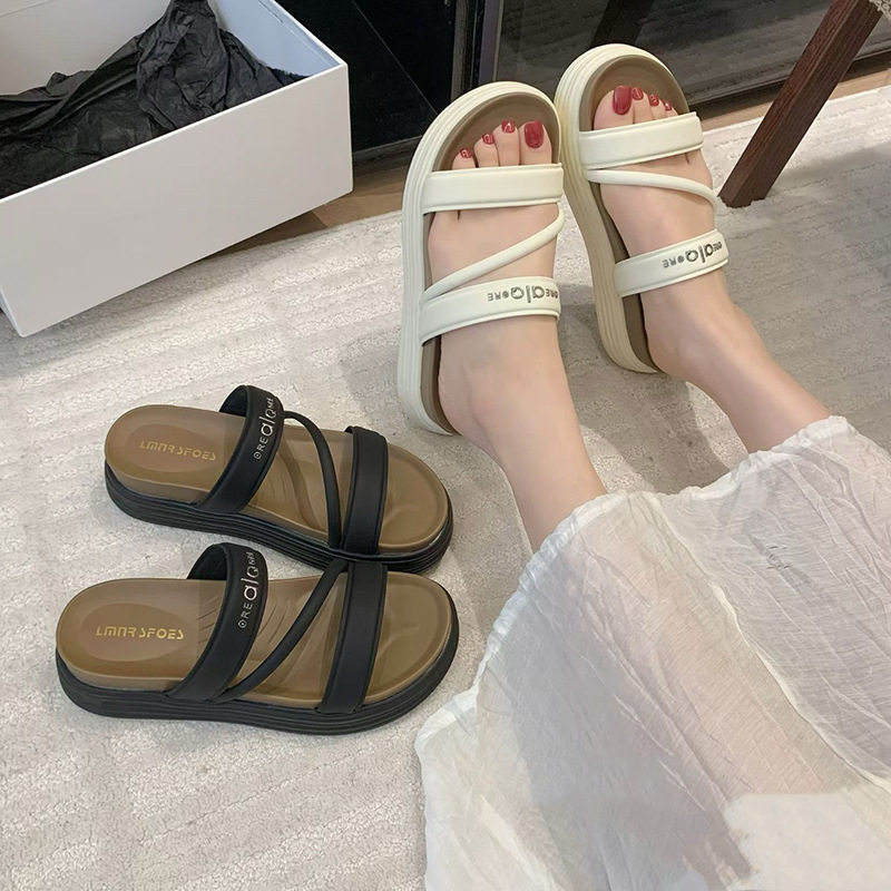 法式人字拖女外穿2026春夏新款露趾百搭沙滩厚底超软黑色外穿凉鞋