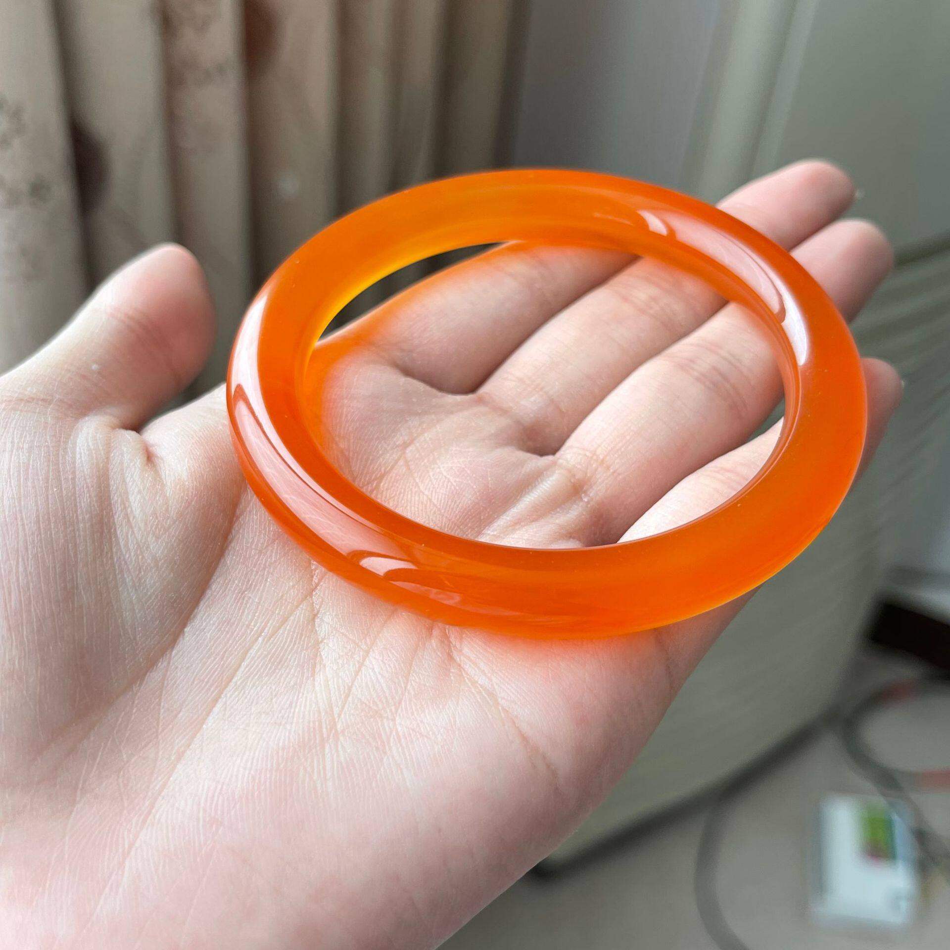 落日余辉橙色晕染天然玉髓玉手镯小胖圆条美人镯蜜糖色小众自然女