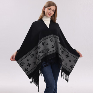 欧美大牌时尚披肩斗篷女士秋冬街头走秀保暖外搭披风仿羊绒大围巾