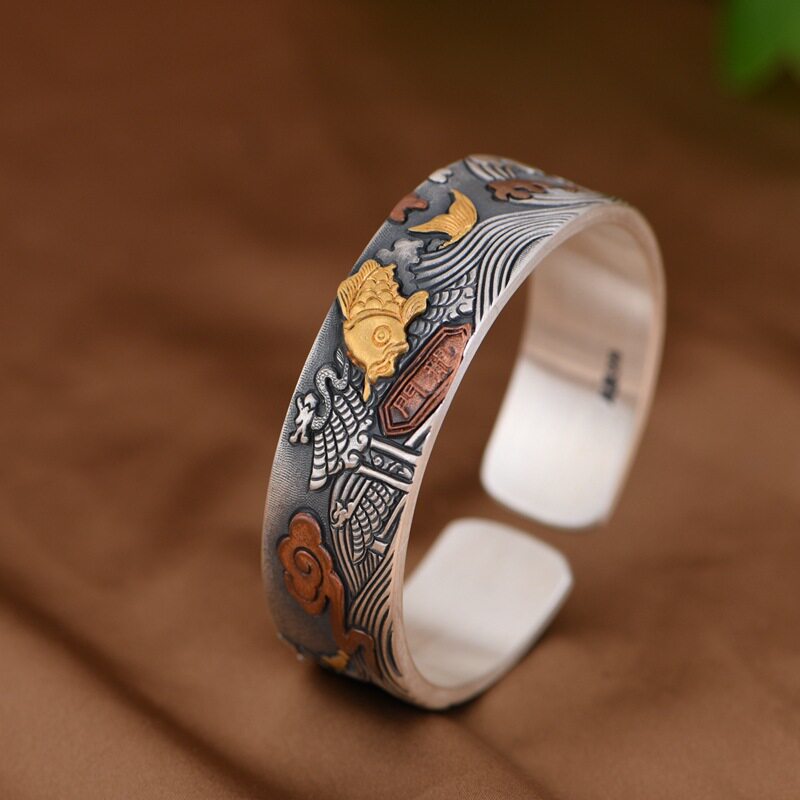 足银手镯女款小众设计国风实心宽版鱼跃龙门浮雕鎏金錾刻工艺礼物