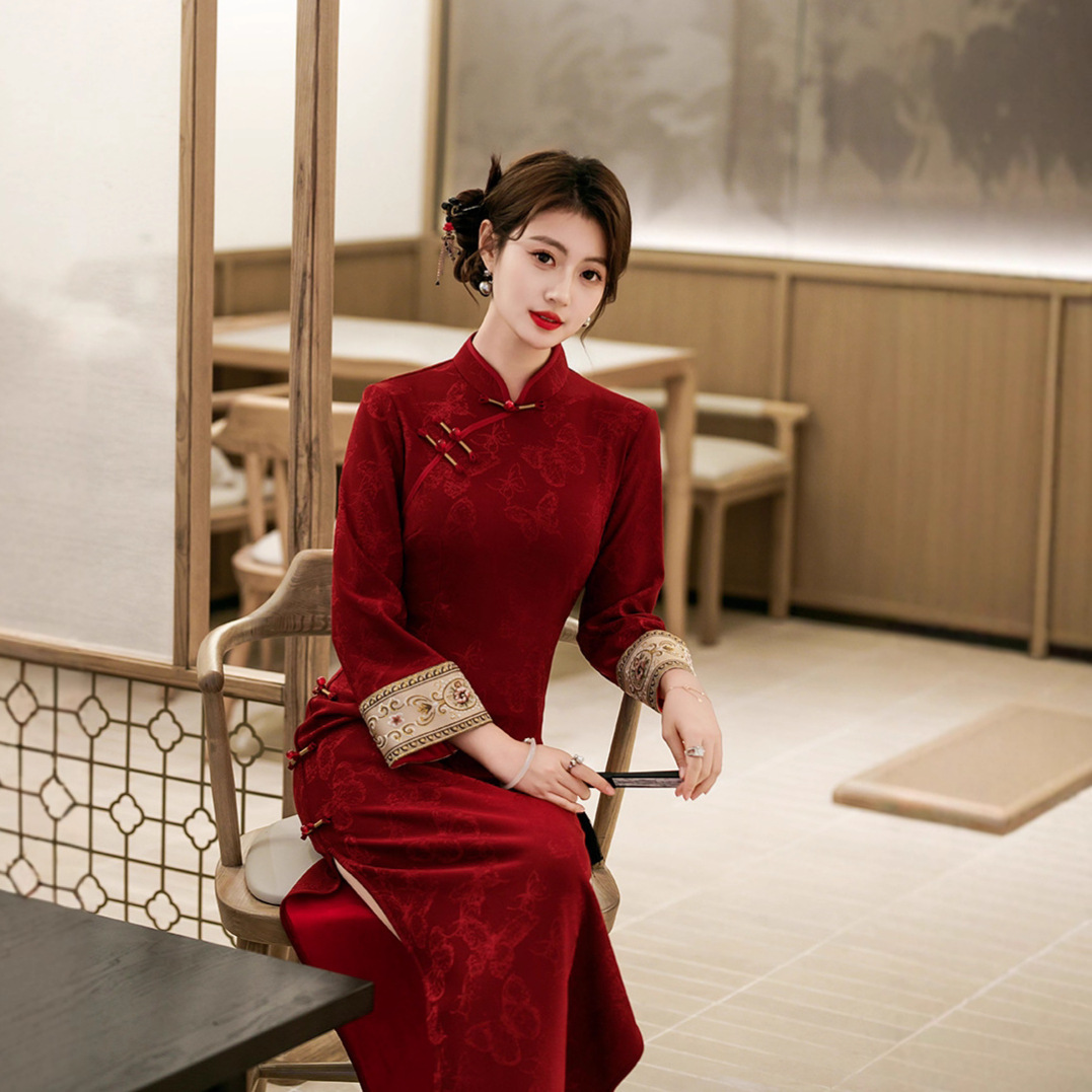 红色长袖旗袍新款女装新中式改良年轻款复古连衣裙秋冬长款过年服
