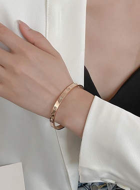 轻奢级感手镯钛钢18k金色开口极简风不褪色卡家网红同款ins潮女