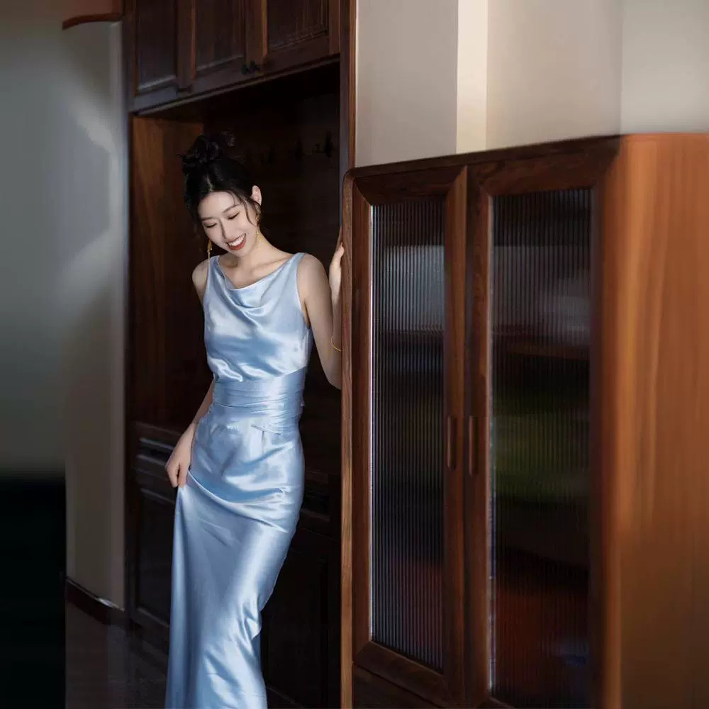 蓝色礼服晨袍级感新娘结婚气质婚礼修身露背收腰长裙光泽出门服