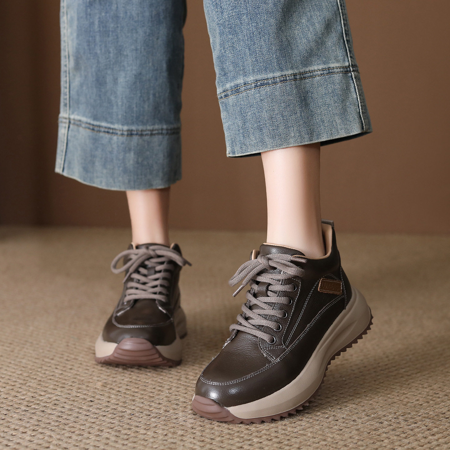 头层牛皮马丁靴女2026春季新款厚底轻便柔软百搭休闲圆头系带短靴