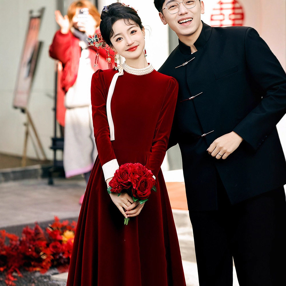 新中式敬酒服新娘酒红色法式丝绒结婚订婚礼服连衣裙2025新款冬季