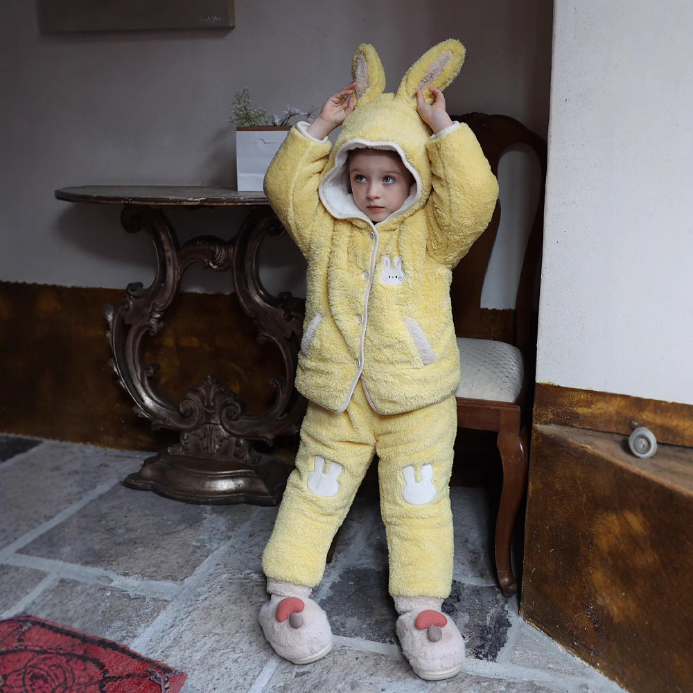 2025鱼飞云游冬季加厚家居服女童保暖珊瑚绒睡衣加绒可外穿套装